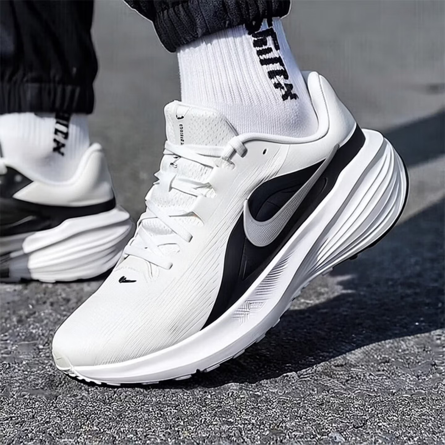 NIKE DOWNSHIFTER 14 Men's Runn - đánh giá và giá Lightweight Road Running Shoes