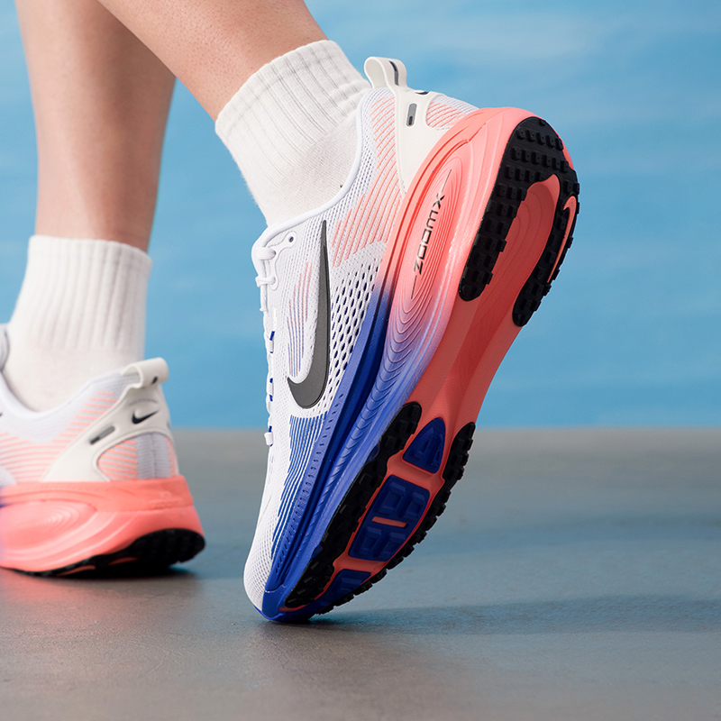 NIKE VOMERO 18 HM6803-114 Men' - đánh giá và giá Lightweight Road Running Shoes